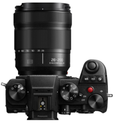 Kit LUMIX con fotocamera S5D e obiettivo S 28-200mm / F4-7.1